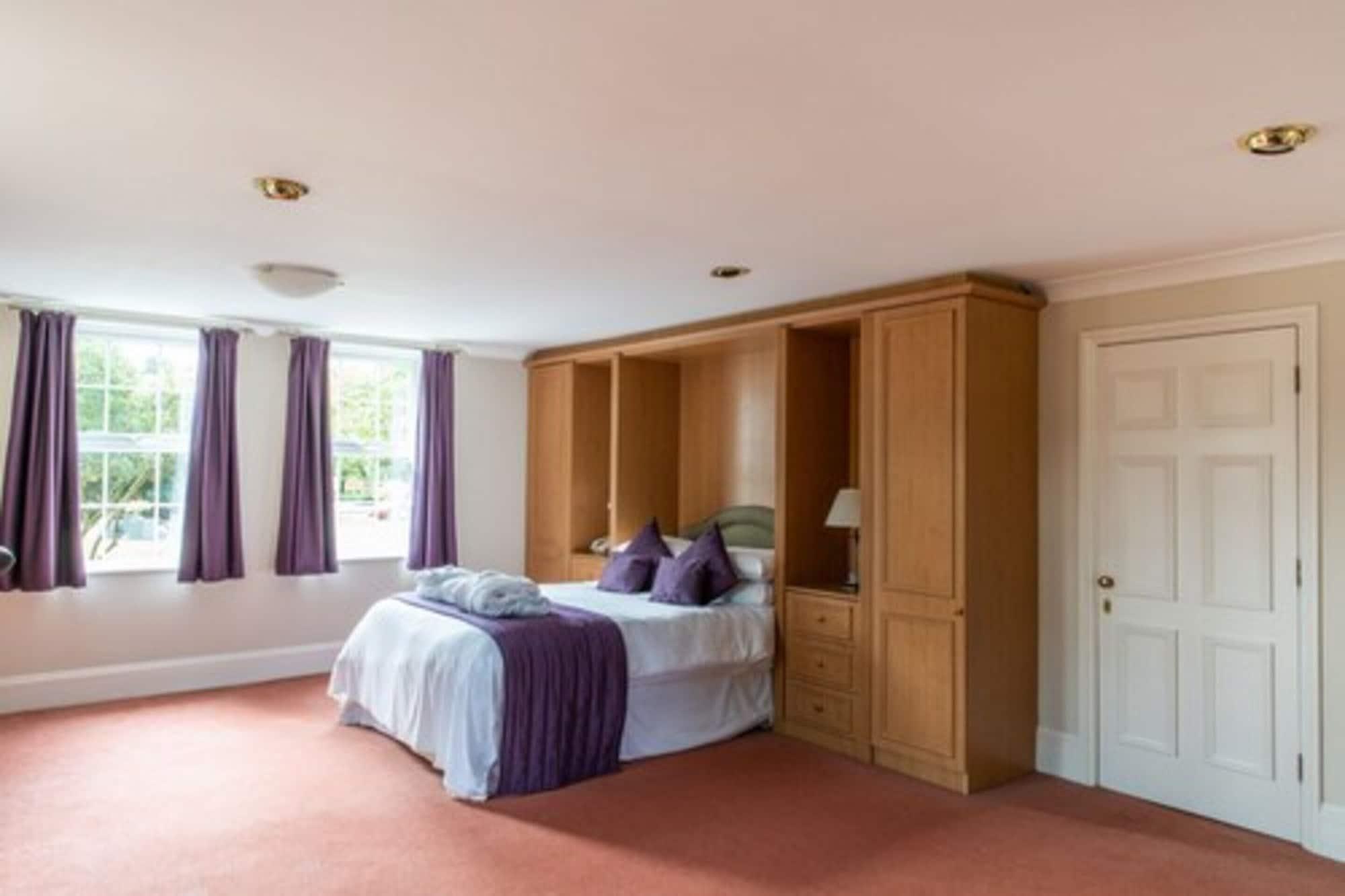 Woodland Manor Hotel Бедфорд Экстерьер фото