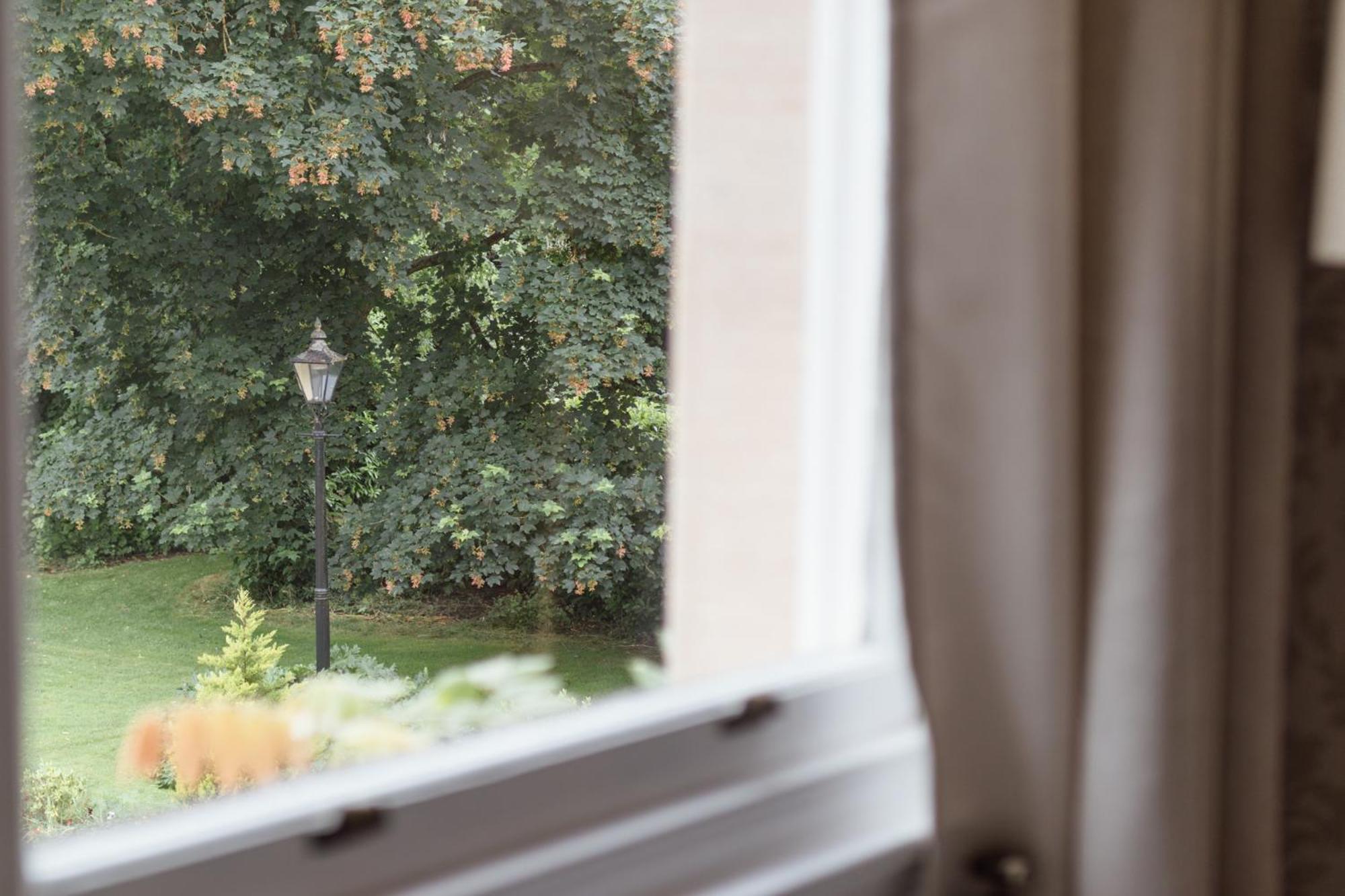 Woodland Manor Hotel Бедфорд Экстерьер фото
