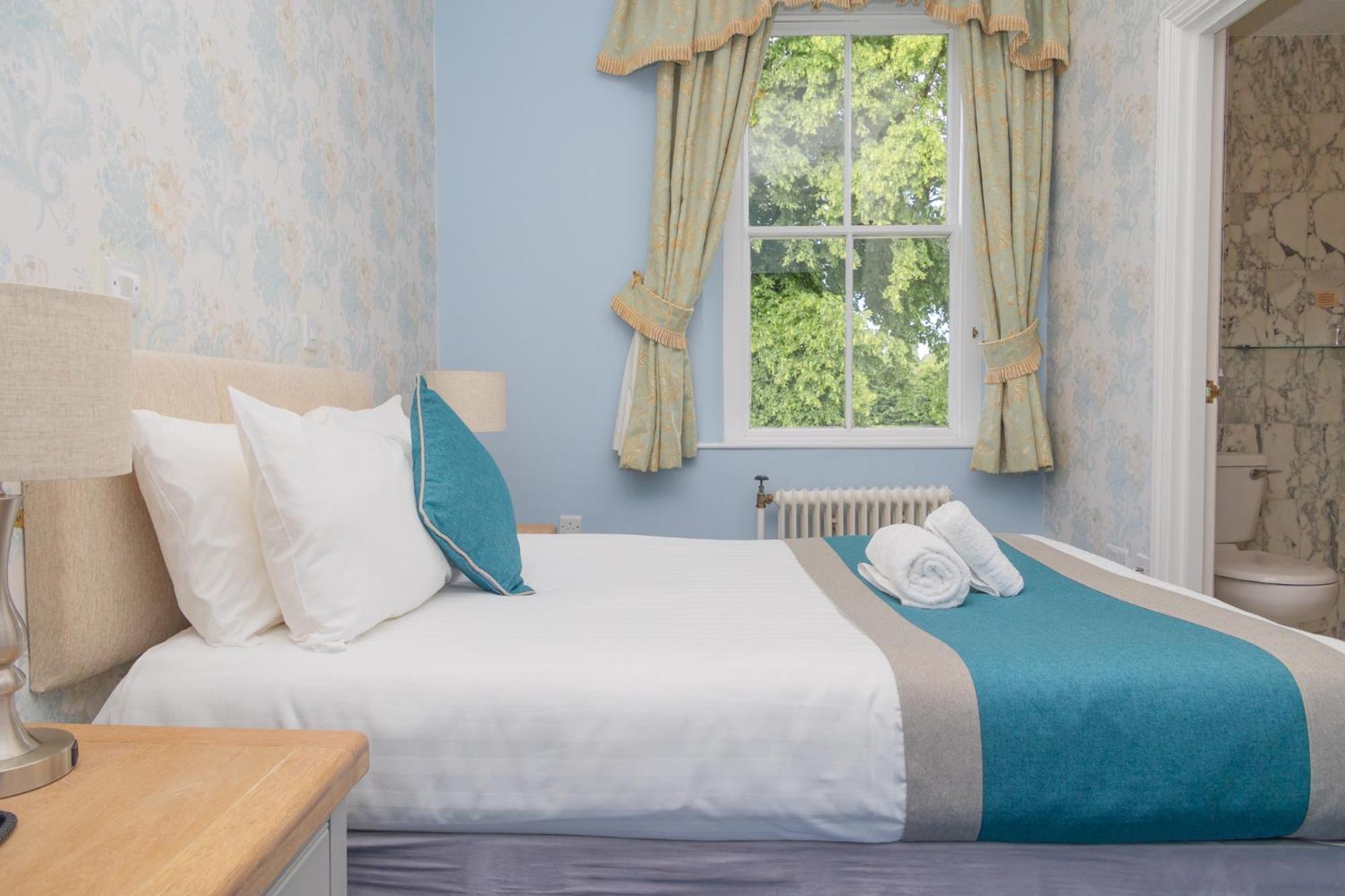 Woodland Manor Hotel Бедфорд Экстерьер фото